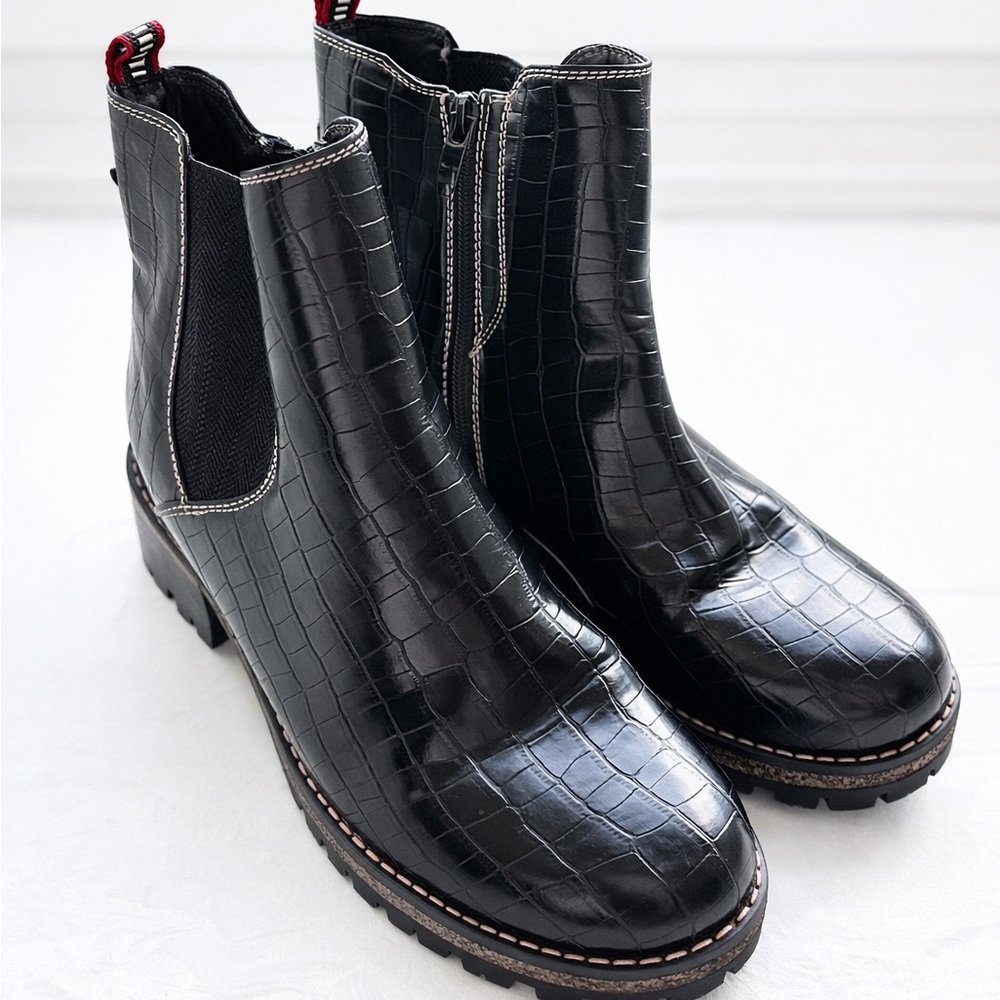 Elegant Black Croc-Embossed Heeled Boots